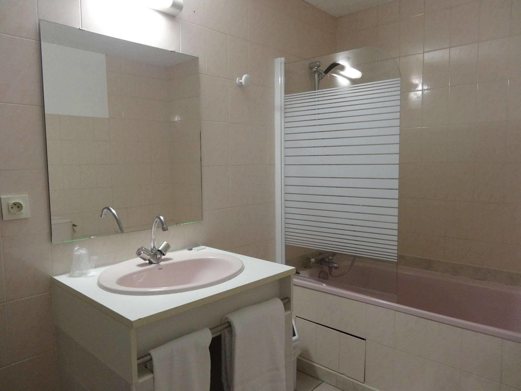 Hotel De La Tour Saint Etienne Sud 외부 사진